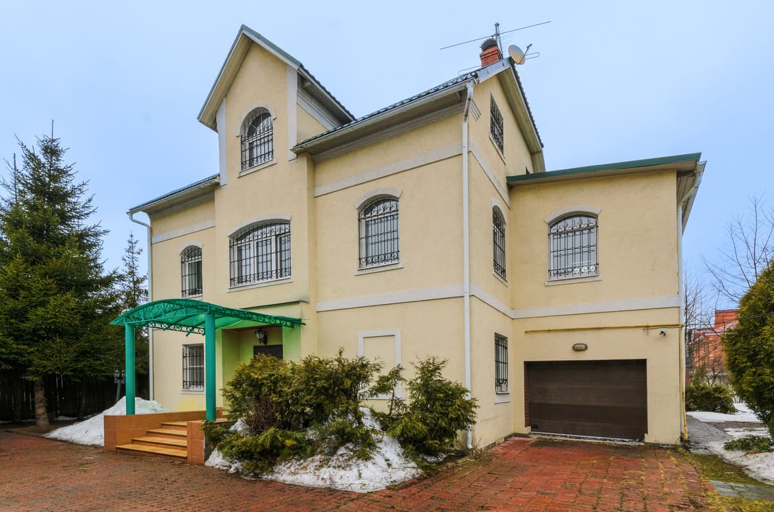 Здание нашего центра